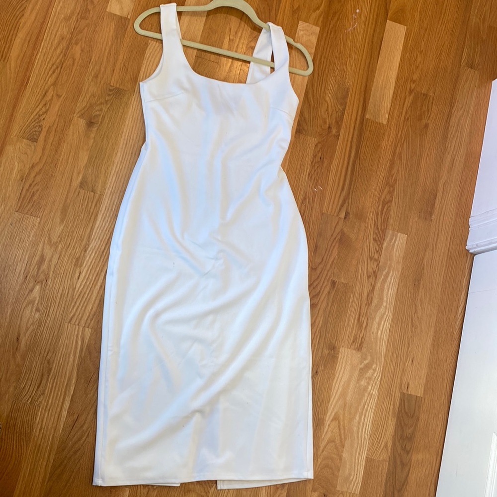 size medium white lulu dress few spots would need to be dry cleaned